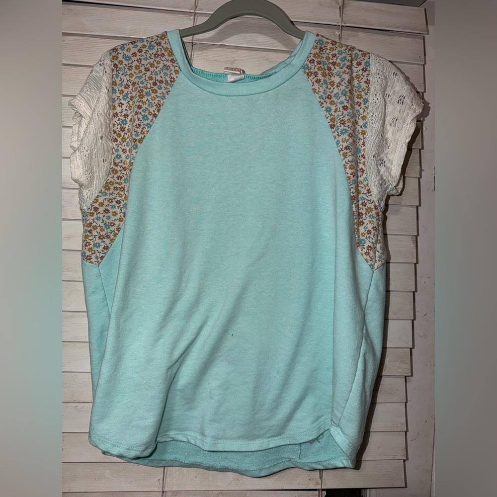 7th Ray Mint Green Short Sleeve Tee with Floral Raglan and Lace Sleeves